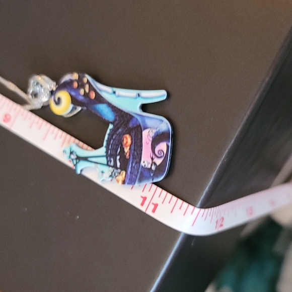 NIGHTMARE BEFORE CHRISTMAS NECKLACE - Picture 7 of 8